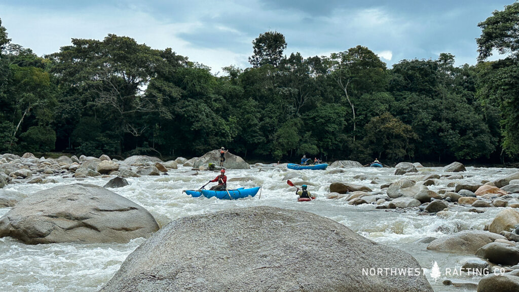 Rowing the Río Piatua in Ecuador